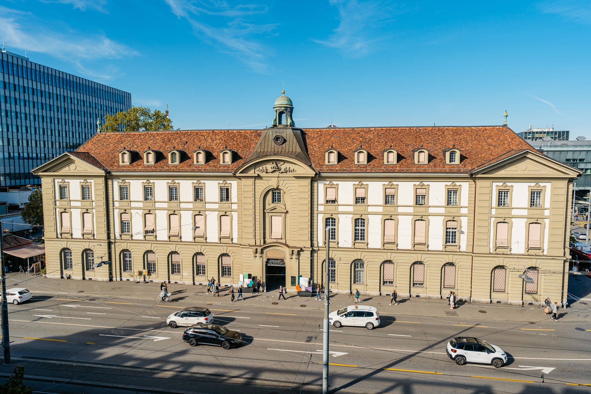 Service de conciergerie automobile clé en main : entretien, nettoyage, démarches et suivi complet, sans perte de temps ni complications.